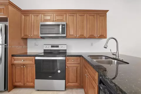 Kitchen - 6723 NW 188th Ter, Hialeah, FL 33015 photo 3 of 3
