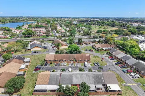 View/Area - 6723 NW 188th Ter, Hialeah, FL 33015 photo 4 of 5