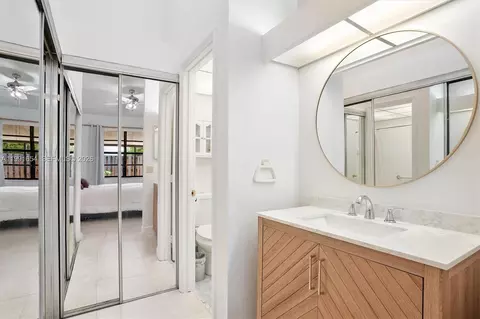 Bath - 6723 NW 188th Ter, Hialeah, FL 33015 photo 3 of 4