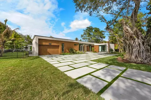 Exterior - 7901 SW 120th St, Pinecrest, FL 33156 photo 9 of 27