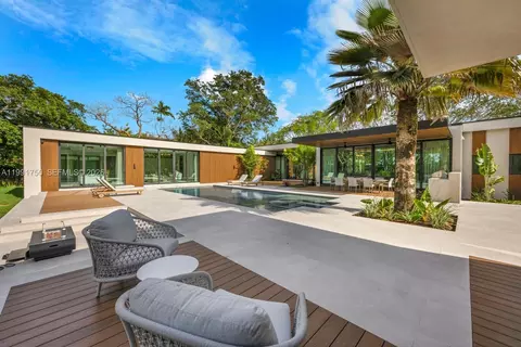Exterior - 7901 SW 120th St, Pinecrest, FL 33156 photo 17 of 27