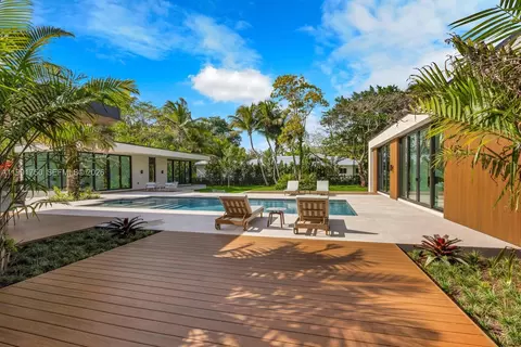Exterior - 7901 SW 120th St, Pinecrest, FL 33156 photo 11 of 27