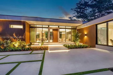 Exterior - 7901 SW 120th St, Pinecrest, FL 33156 photo 7 of 27