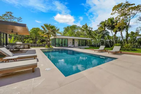 Exterior - 7901 SW 120th St, Pinecrest, FL 33156 photo 13 of 27