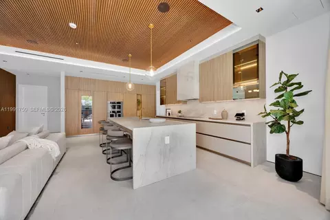 Kitchen - 7901 SW 120th St, Pinecrest, FL 33156 photo 2 of 3