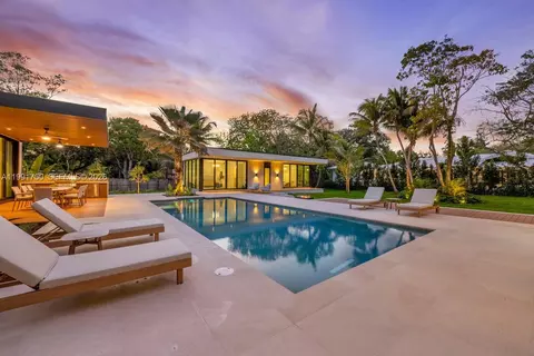 Exterior - 7901 SW 120th St, Pinecrest, FL 33156 photo 5 of 27