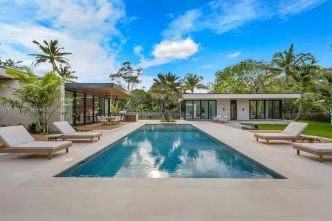 Exterior - 7901 SW 120th St, Pinecrest, FL 33156 photo 14 of 27