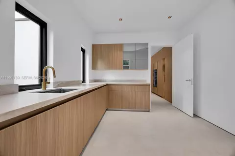 Kitchen - 7901 SW 120th St, Pinecrest, FL 33156 photo 3 of 3
