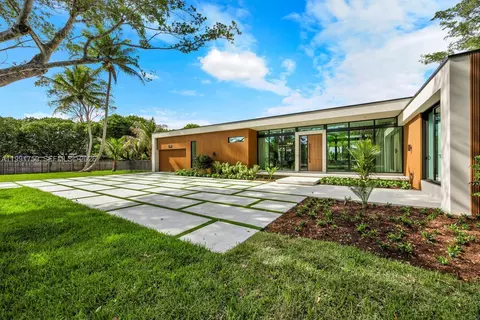 Exterior - 7901 SW 120th St, Pinecrest, FL 33156 photo 10 of 27