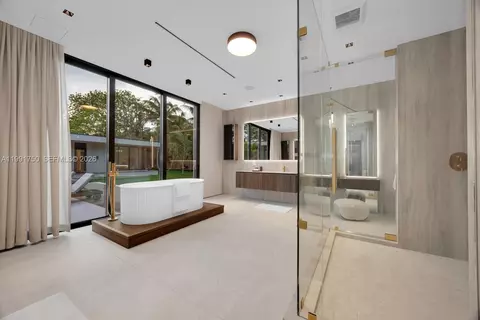 Bath - 7901 SW 120th St, Pinecrest, FL 33156 photo 2 of 12