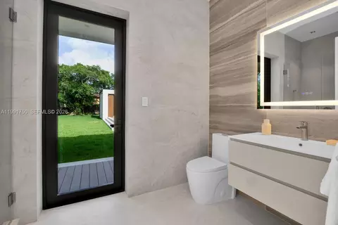 Bath - 7901 SW 120th St, Pinecrest, FL 33156 photo 9 of 12