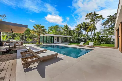 Exterior - 7901 SW 120th St, Pinecrest, FL 33156 photo 12 of 27