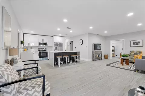 510 E Acre Dr, Plantation, FL 33317