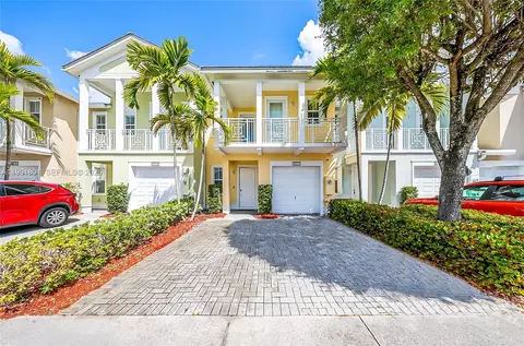 10711 NW 75th Ln, Doral, FL 33178