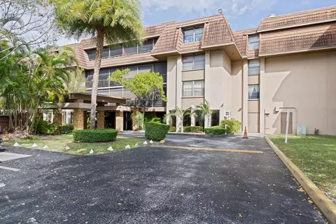 665 NE 195th St #222, Miami, FL 33179