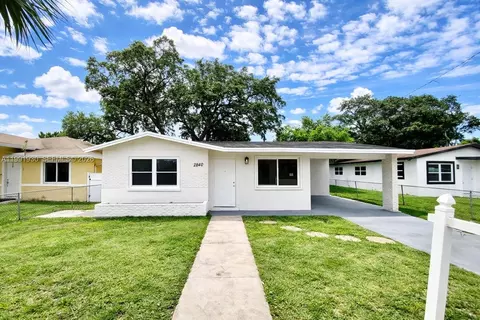 2840 NW 8th St, Fort Lauderdale, FL 33311
