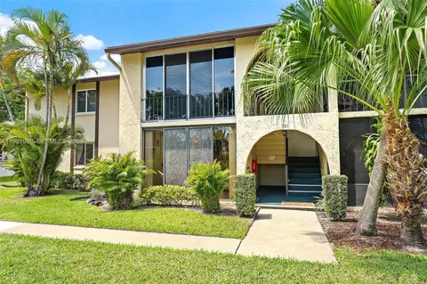 301 Pine Ridge Cir #C-1, Greenacres, FL 33463