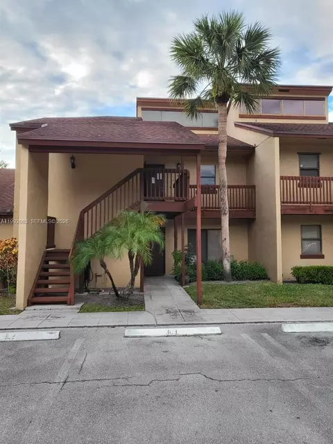 302 Lakeview Dr #E, Royal Palm Beach, FL 33411