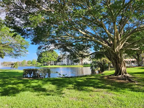 9410 Poinciana Pl #101, Davie, FL 33324