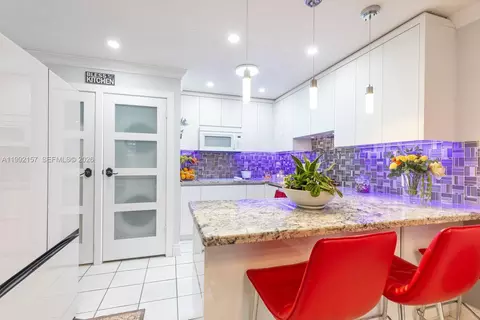 1261 W 43rd Pl, Hialeah, FL 33012
