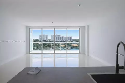 400 Sunny Isles Blvd #819, Sunny Isles Beach, FL 33160