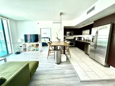 950 Brickell Bay Dr #2706, Miami, FL 33131