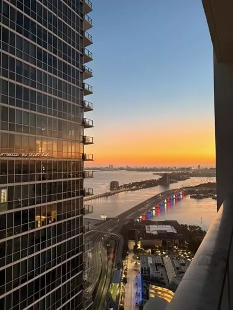 1040 Biscayne Blvd #2605, Miami, FL 33132