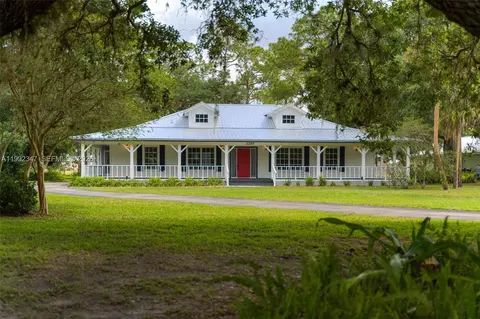 1270 Riverbend Dr, Labelle, FL 33935