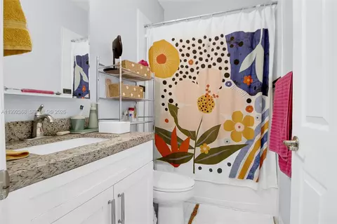 Bath - 3323 W 90th Ter, Hialeah, FL 33018 photo 2 of 3