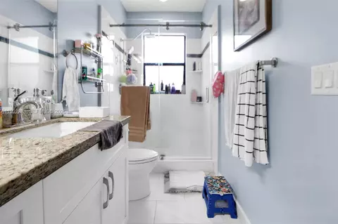Bath - 3323 W 90th Ter, Hialeah, FL 33018 photo 3 of 3