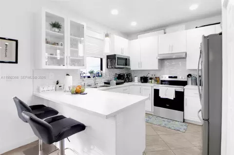 Kitchen - 3323 W 90th Ter, Hialeah, FL 33018 photo 2 of 2