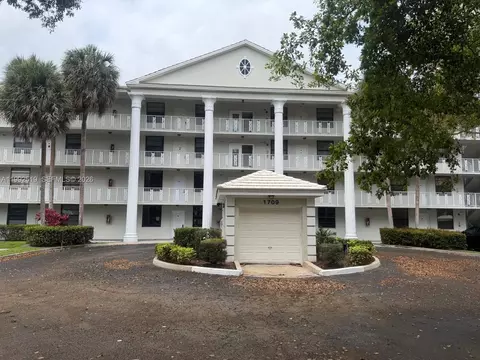 1709 Whitehall Dr #103, Davie, FL 33324