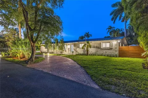 615 NE 115th St, Biscayne Park, FL 33161
