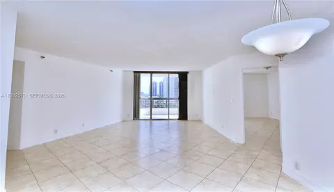 3500 Mystic Pointe Dr #1207, Aventura, FL 33180