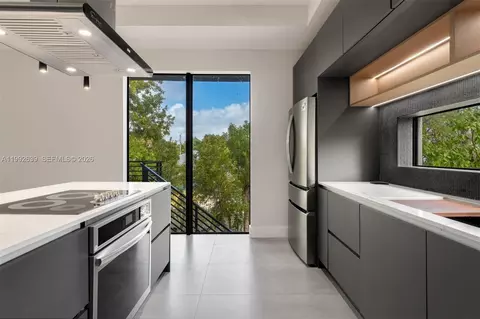 Kitchen - 20 Coral Dr, Key Largo, FL 33037 photo 6 of 6