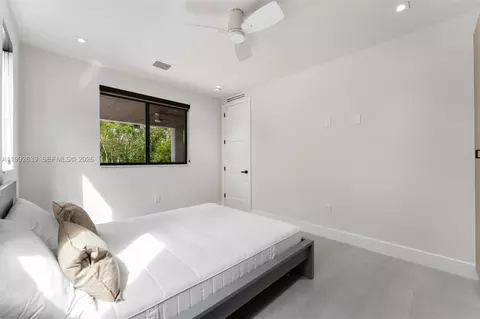 Bedroom - 20 Coral Dr, Key Largo, FL 33037 photo 3 of 12