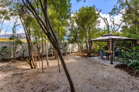 Exterior - 20 Coral Dr, Key Largo, FL 33037 photo 6 of 12
