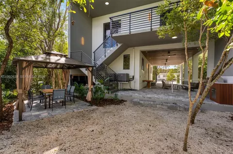 Exterior - 20 Coral Dr, Key Largo, FL 33037 photo 7 of 12