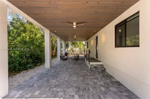Exterior - 20 Coral Dr, Key Largo, FL 33037 photo 2 of 12