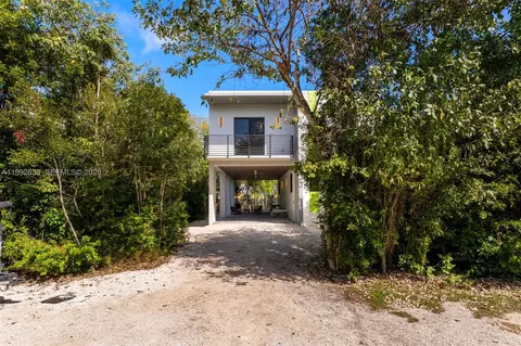 20 Coral Dr, Key Largo, FL 33037