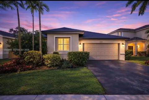 1784 Aspen Ln, Weston, FL 33327