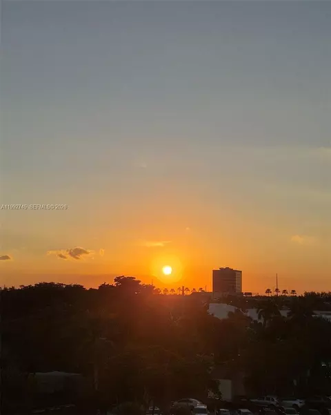 20400 W Country Club Dr #605, Aventura, FL 33180