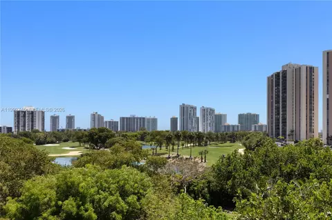 20400 W Country Club Dr #605, Aventura, FL 33180