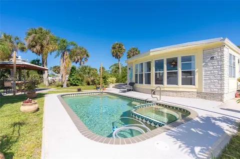 8243 Pinetree Ln, Englewood, FL 34224