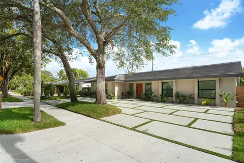 21490 Highland Lakes Blvd, Miami, FL 33179