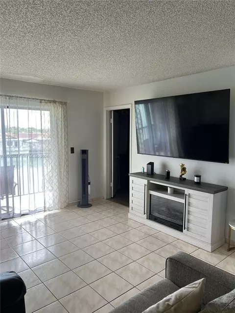 6465 W 27th Ave #43-202, Hialeah, FL 33016