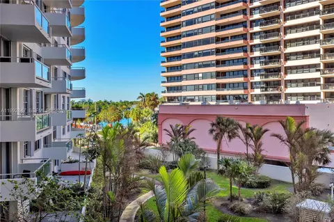 5161 Collins Ave #410, Miami Beach, FL 33140