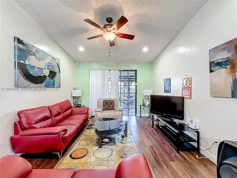 6722 NW 192nd Ln, Hialeah, FL 33015