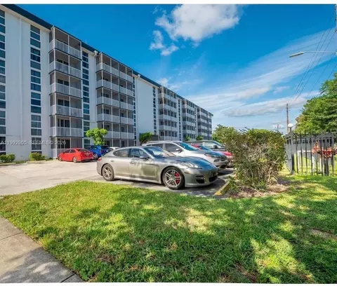 16851 NE 23rd Ave #B604, North Miami Beach, FL 33160