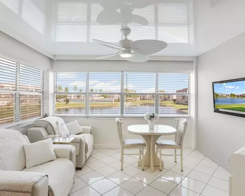 9580 Sunrise Lakes Blvd #205, Sunrise, FL 33322